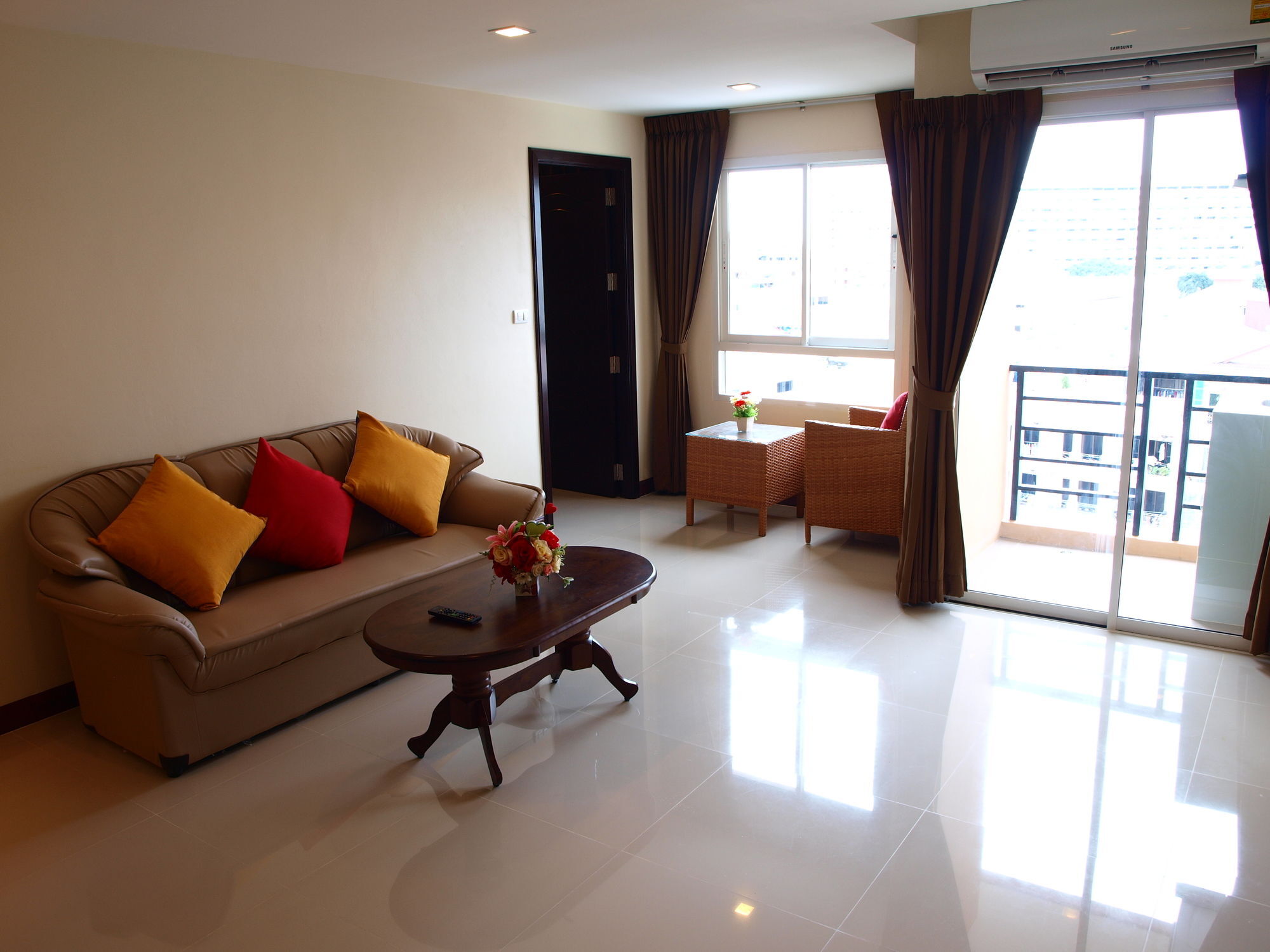 Hotel V Residencia Pattaya Exterior foto